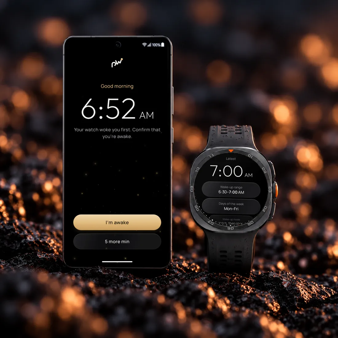 Phasewakeのアラームが鳴るスマートフォンと、アラーム設定を表示したGalaxy Watch Ultra